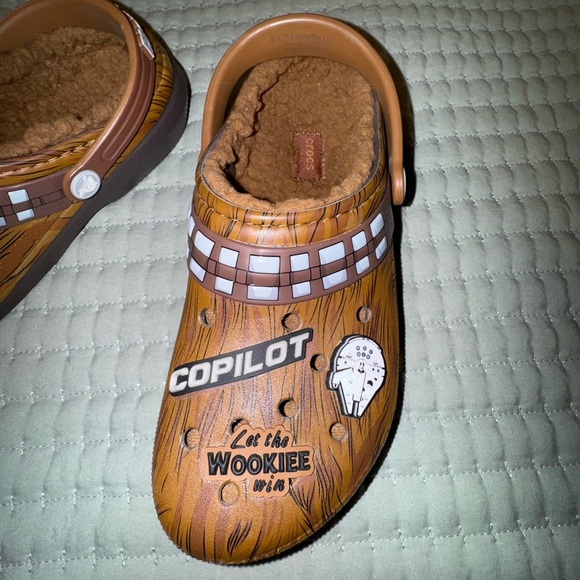 Crocs Star Wars Chewbacca Themed Clogs with Fur Lining. Size kids 4 NWOT. - Picture 4 of 10